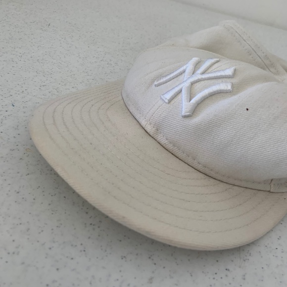 New Era 59Fifty MLB New York Yankees Fitted All White Baseball Hat - Picture 5 of 11